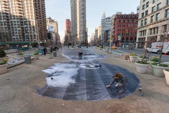 Walking JR, New York — Trending City
